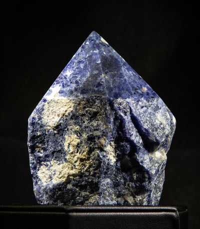 Blue Sodalite Top Point 368 g 3.5x2in 019