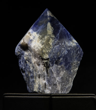 Blue Sodalite Top Point 287 g 3.5x1.5in 020