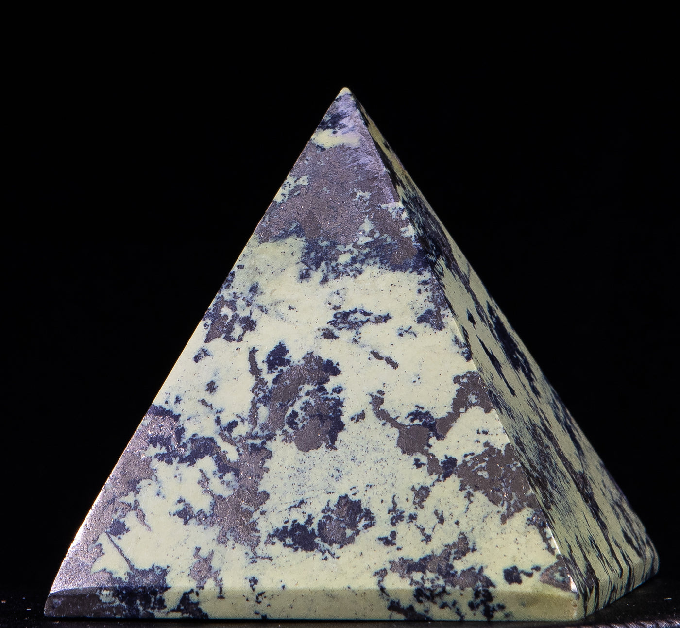 051 Serpentine Pyramid 228 g 2.5x3.25in