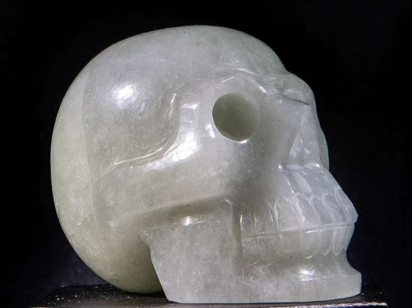 103 Jade Skull 471 g 3x3in