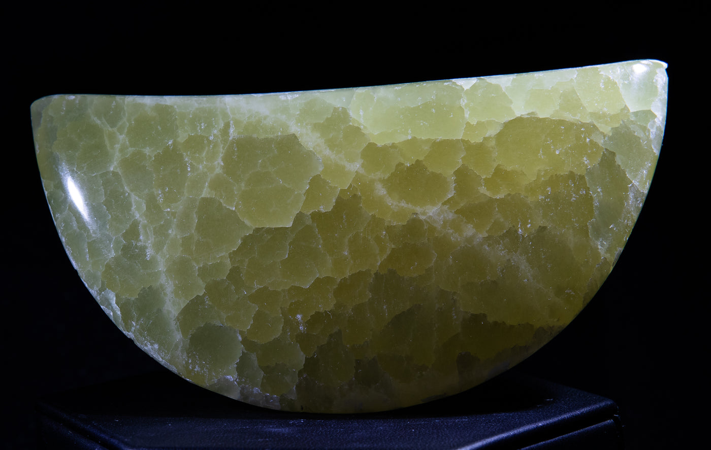 122 Lemon Calcite Crescent Moon 248 g 4x2.1in