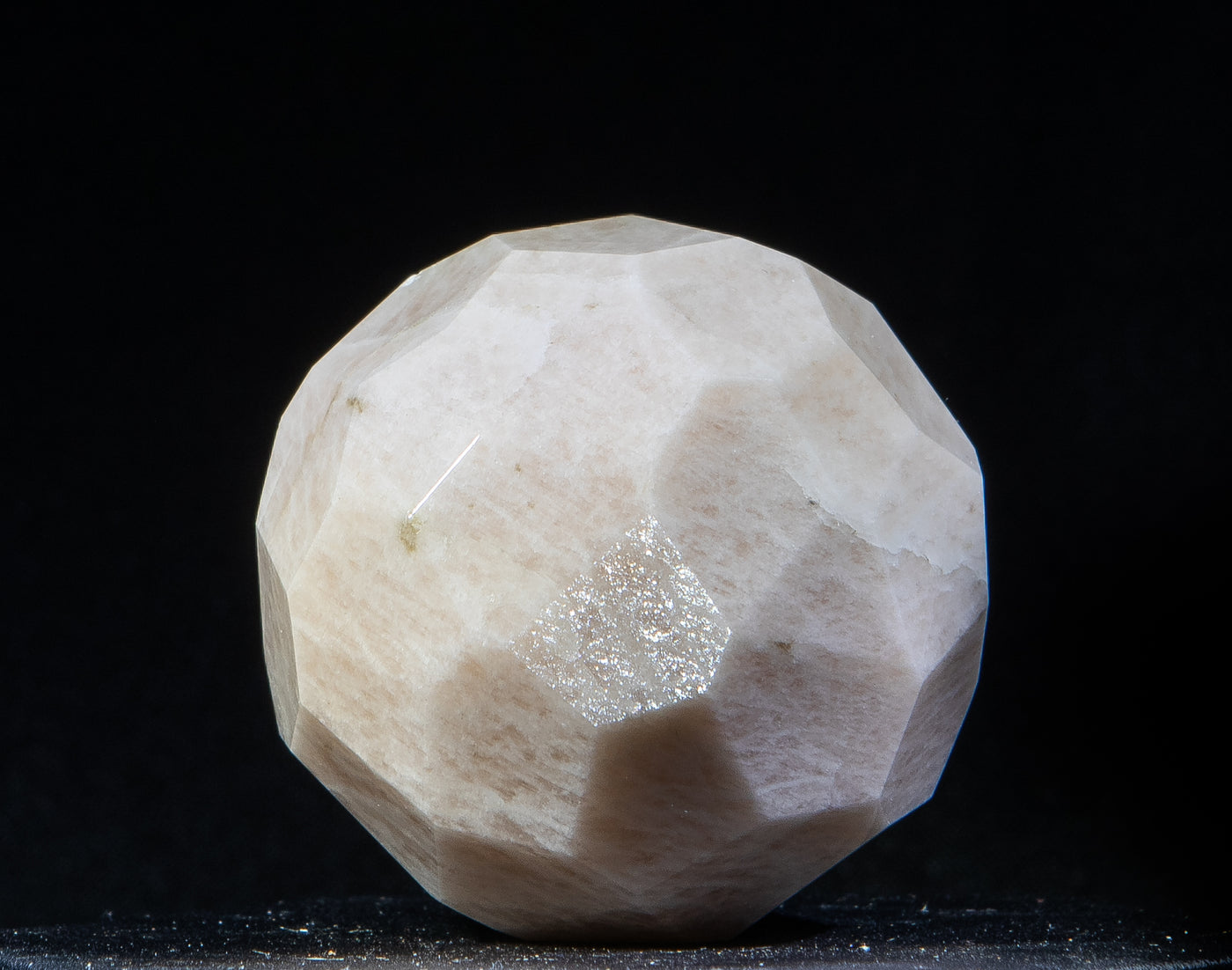 229 Peach Moonstone Sphere 174 g 2x6.5in