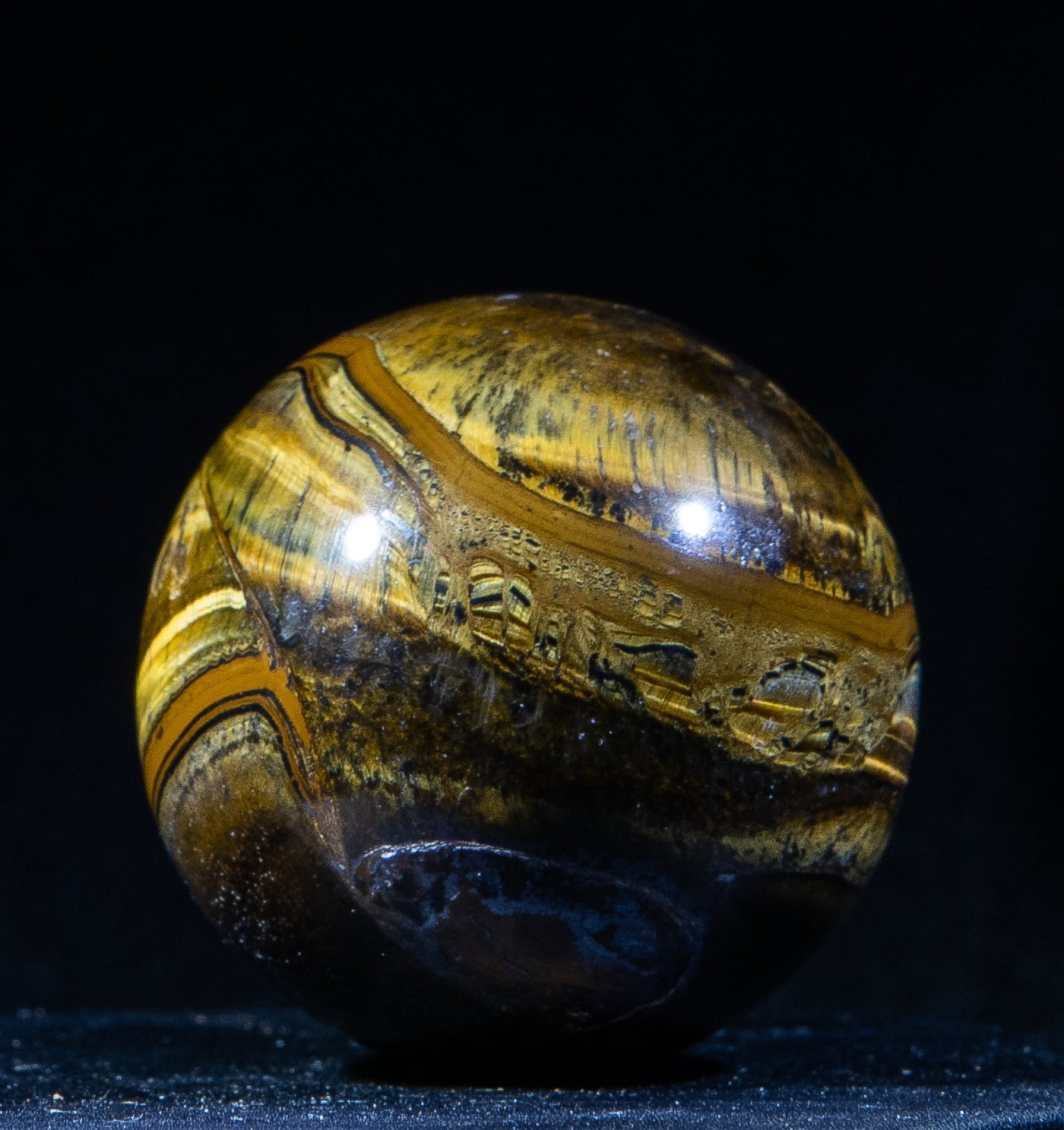 230 Tigers Eye Sphere 110 g 2x5.5in