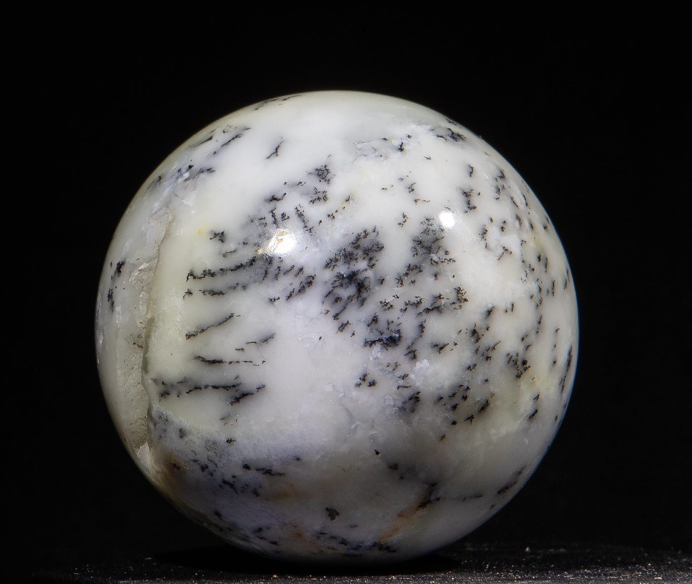 238 Dendritic White Quartz Agate Sphere 276 g 2.2x8in