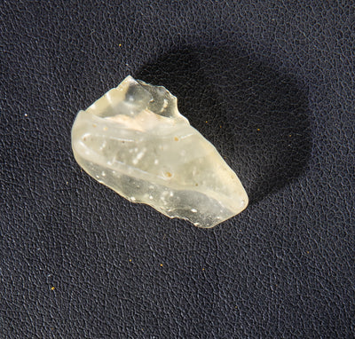 354 Libyan Desert Glass 3 g 2.1 x 1.5 cm
