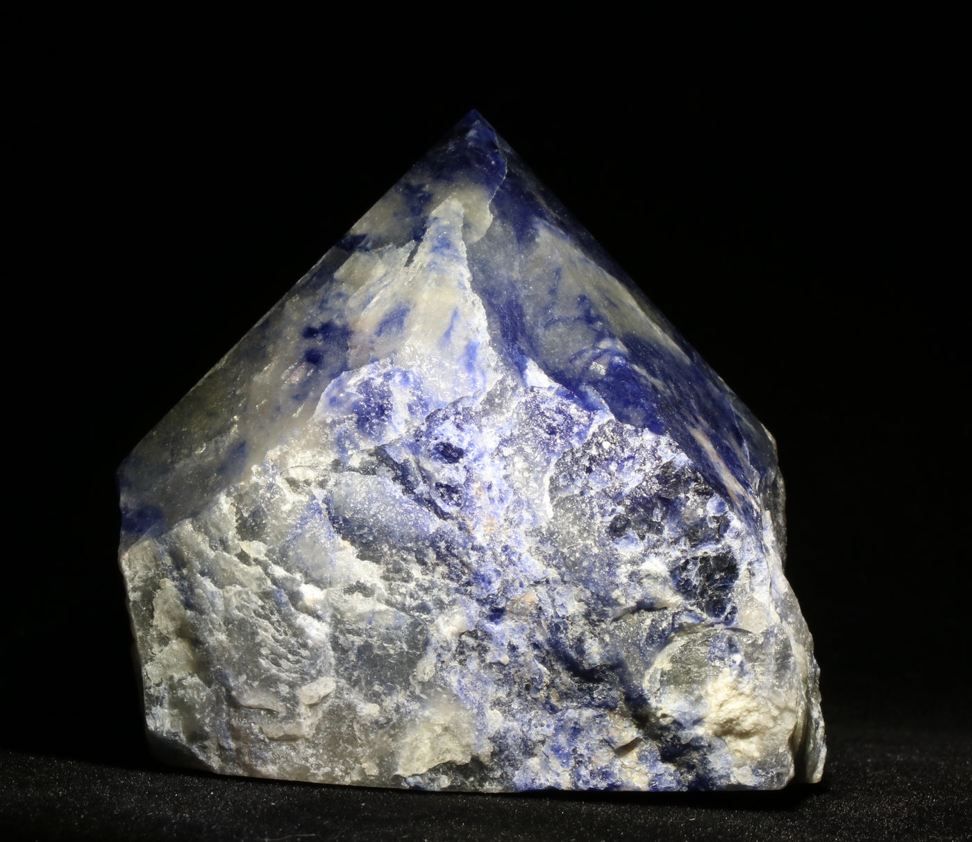 824 Blue Sodalite 354g 3 x 4 in