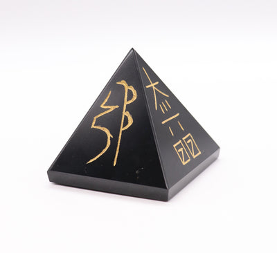 852 Obsidian Reiki Pyramid 146g 2.25 x 3 in