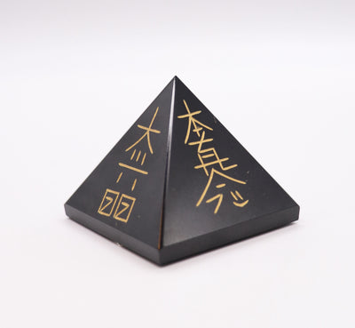 853 Obsidian Reiki Pyramid 142g 2 x 3 in
