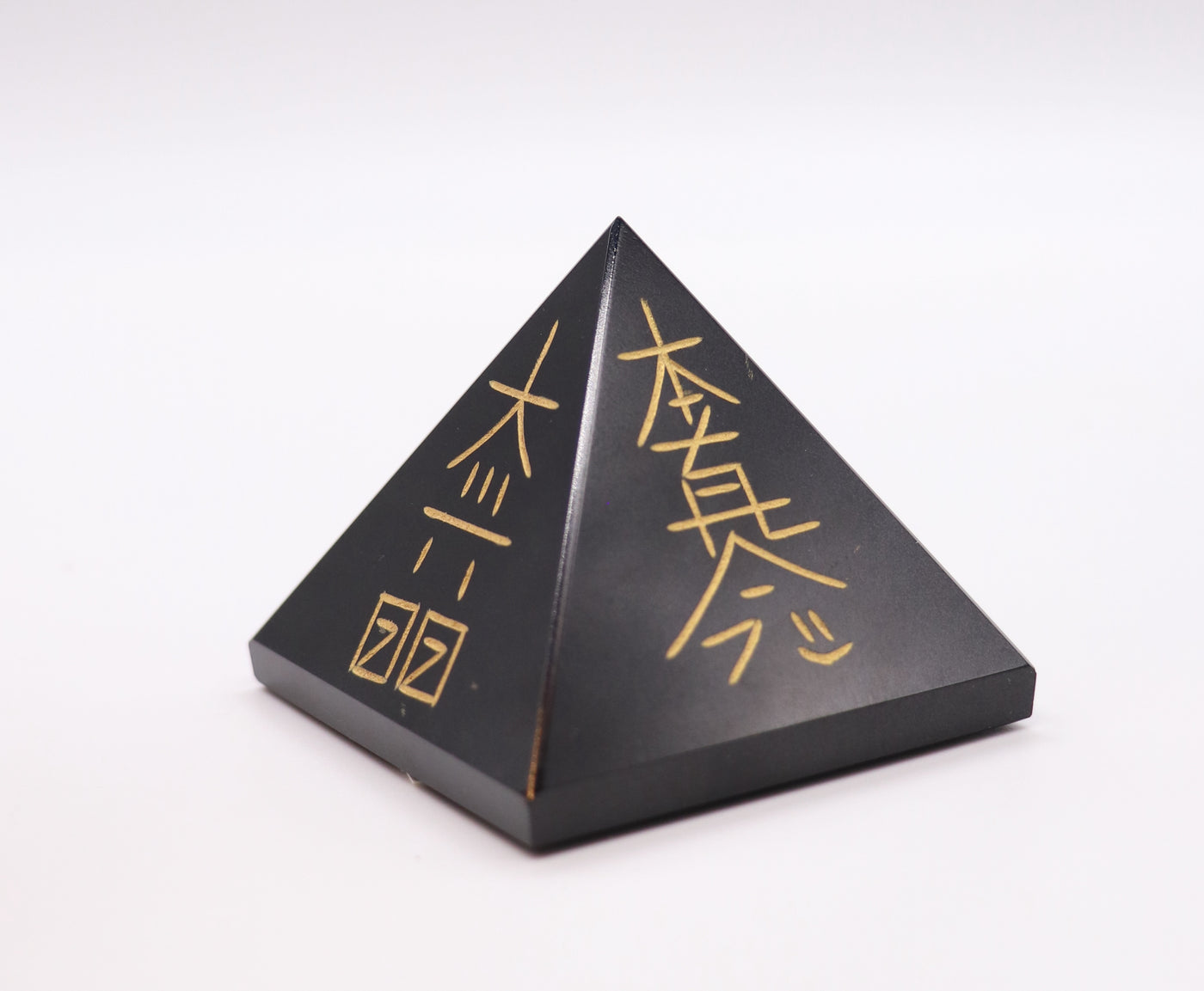 854 Obsidian Reiki Pyramid 134g 2 x 2 in